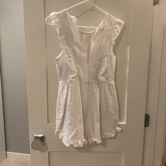 BCBG Generation White Lace Romper Size 4 (runs small) - Picture 4 of 8